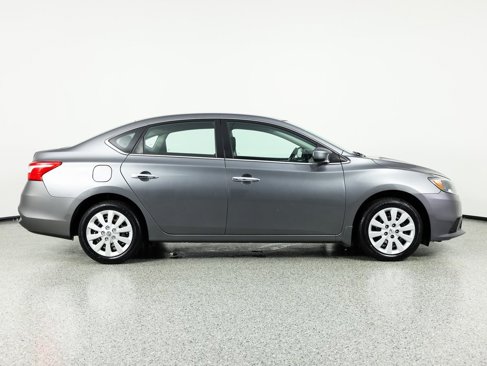 Used 2016 Nissan Sentra S image 9