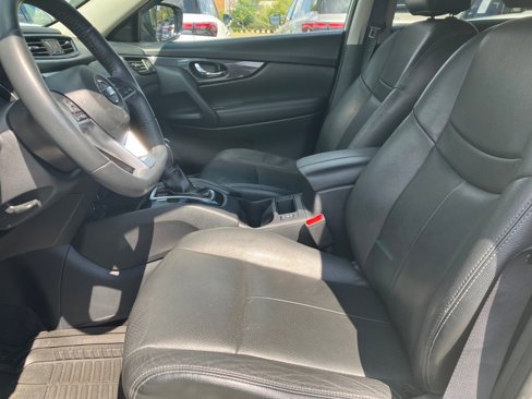 Used 2017 Nissan Rogue SV w/ SV Premium Package image 18