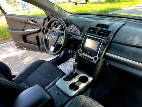 Used 2014 Toyota Camry SE image 16