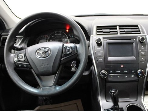 Used 2015 Toyota Camry LE image 11