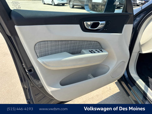 Used 2022 Volvo XC60 B5 Momentum image 22