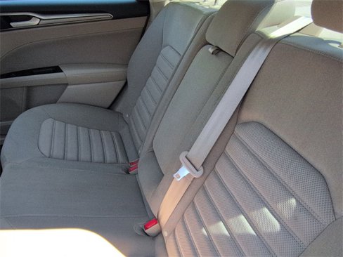 Used 2017 Ford Fusion SE w/ Fusion SE Technology Package image 29