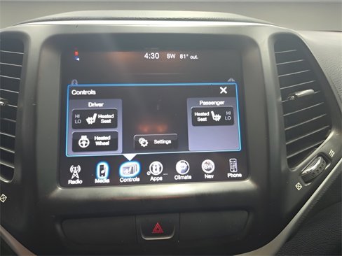 Used 2015 Jeep Cherokee Trailhawk w/ Cold Weather Group image 20