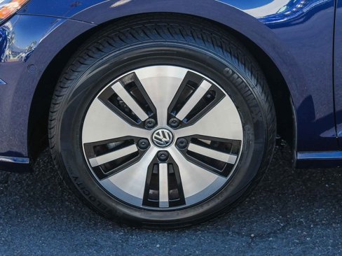 Used 2019 Volkswagen e-Golf SEL Premium image 4