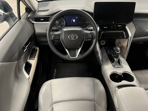 Used 2023 Toyota Venza LE image 11