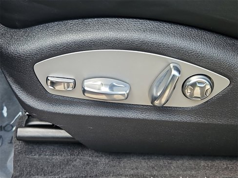 Used 2024 Porsche Macan image 26