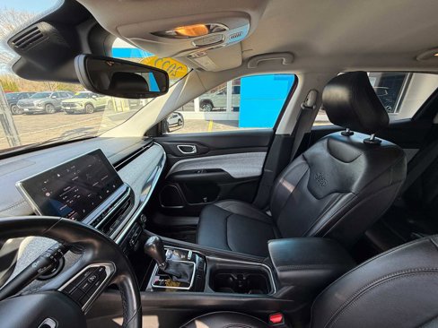 Used 2022 Jeep Compass Latitude image 17