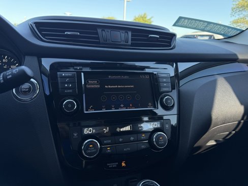 Used 2020 Nissan Rogue Sport SV image 16