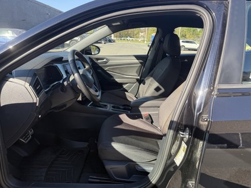 Used 2024 Volkswagen Jetta Sport image 10