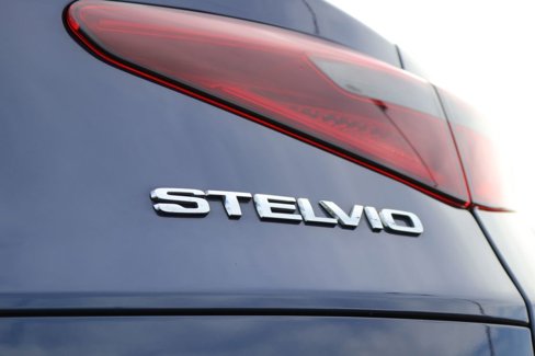 Used 2018 Alfa Romeo Stelvio AWD image 27