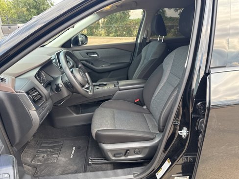 Used 2021 Nissan Rogue SV image 11