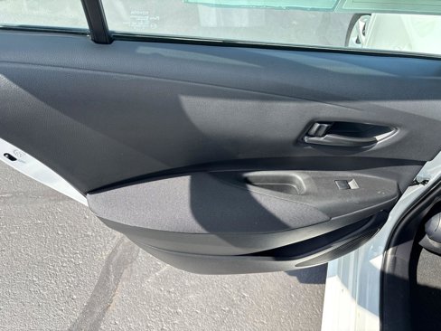 Used 2022 Toyota Corolla LE image 12