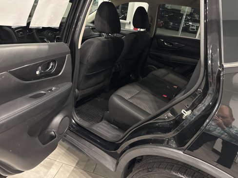 Used 2017 Nissan Rogue S image 31