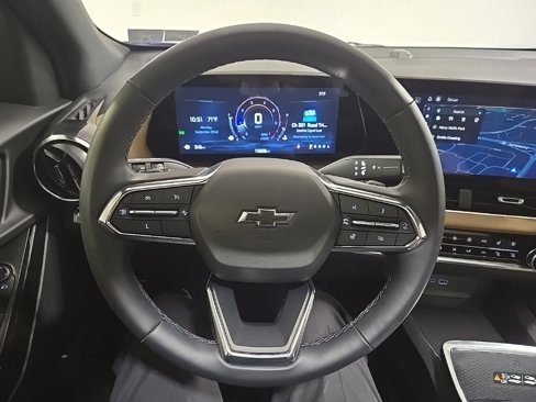 Used 2025 Chevrolet Equinox ACTIV w/ Safety and Technology Package image 10