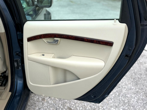 Used 2008 Volvo XC70 3.2 image 30
