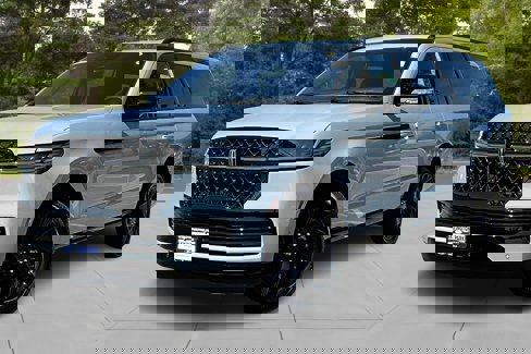 New 2025 Lincoln Navigator L Reserve w/ Jet Appearance Package image 2