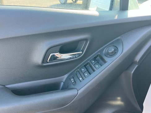 Used 2020 Chevrolet Trax LT image 14