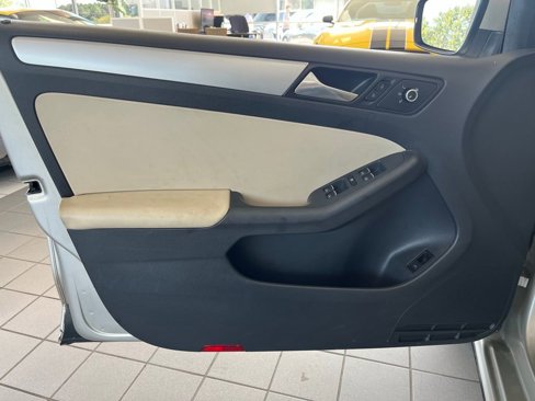Used 2014 Volkswagen Jetta SE image 9