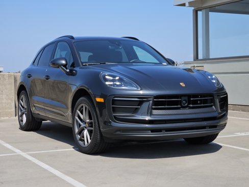Certified 2025 Porsche Macan image 10