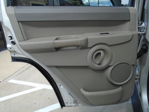 Used 2007 Jeep Commander Sport image 31