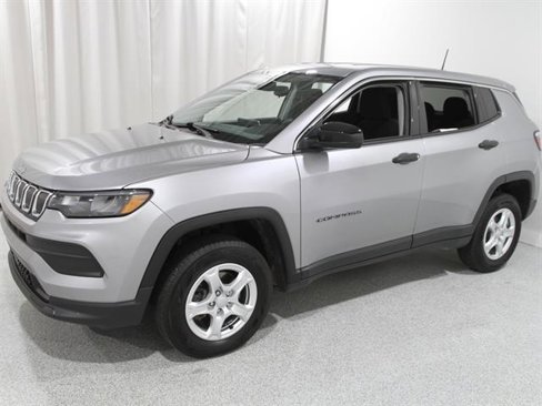 Used 2022 Jeep Compass Sport image 3
