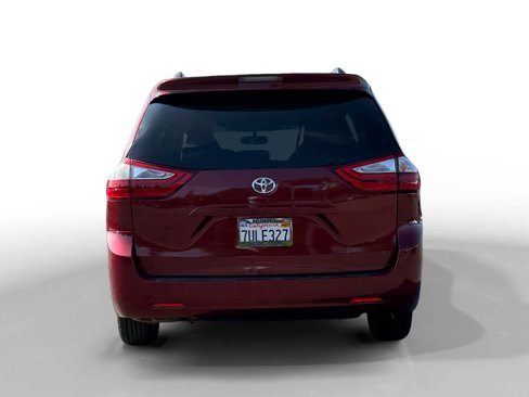 Used 2016 Toyota Sienna LE image 4