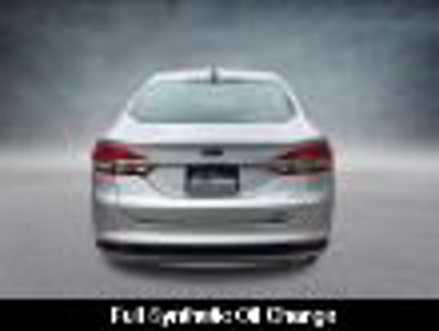 Used 2017 Ford Fusion SE w/ Fusion SE Technology Package image 5