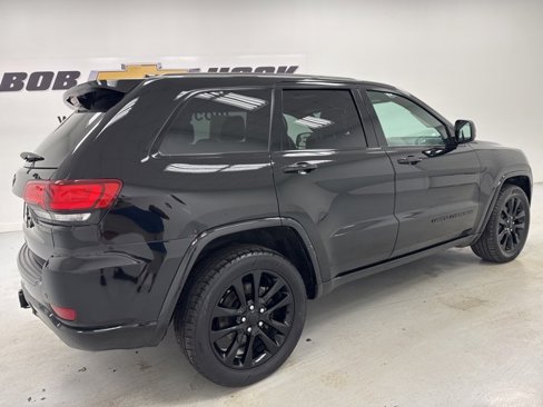 Used 2017 Jeep Grand Cherokee Altitude image 5