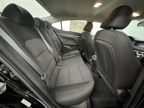 Used 2019 Hyundai Elantra SE image 26