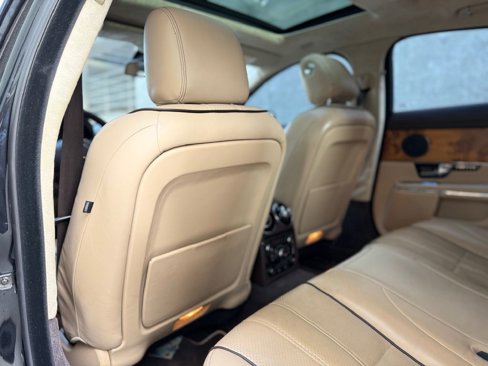 Used 2011 Jaguar XJ image 15