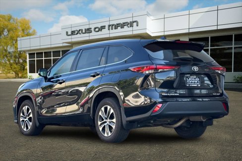 Used 2024 Toyota Highlander XLE image 3