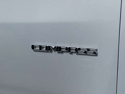 New 2024 Jeep Compass Latitude w/ Sun and Sound Group image 4