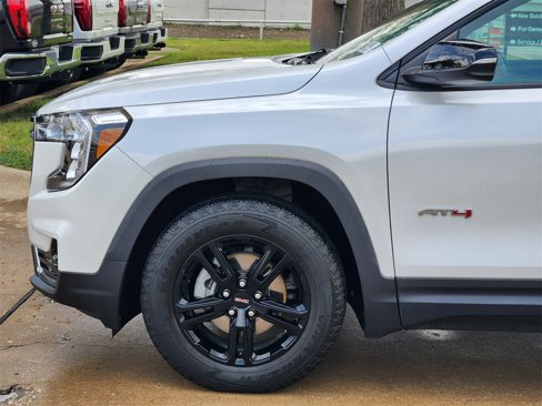 Used 2022 GMC Terrain AT4 w/ Infotainment Package II image 9