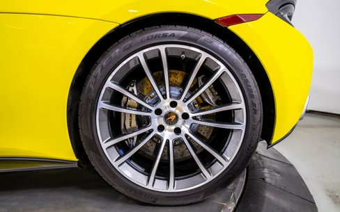 Used 2018 McLaren 570S Spider image 15