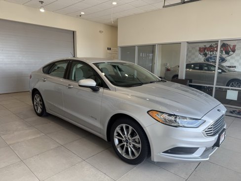 Used 2017 Ford Fusion S image 3
