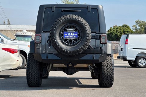 Used 2014 Jeep Wrangler Unlimited Rubicon w/ Max Tow Package image 5