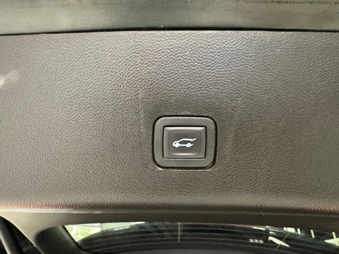 Used 2018 Chevrolet Traverse LT image 28