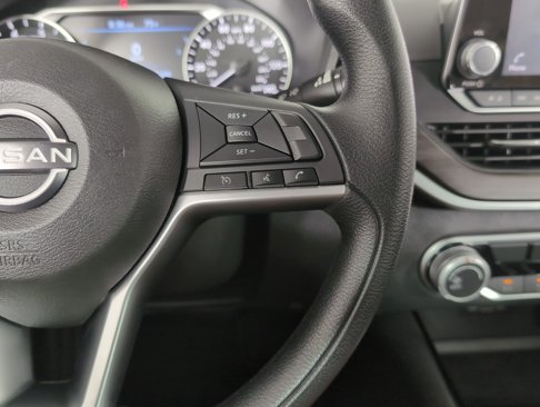 Used 2024 Nissan Altima 2.5 SV image 18