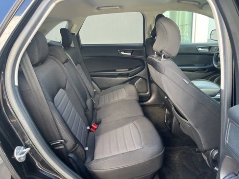 Used 2018 Ford Edge SE image 30