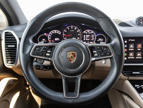 Certified 2022 Porsche Cayenne Platinum Edition image 13