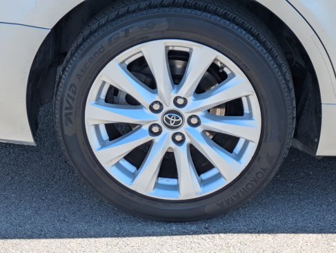 Used 2018 Toyota Camry LE image 9