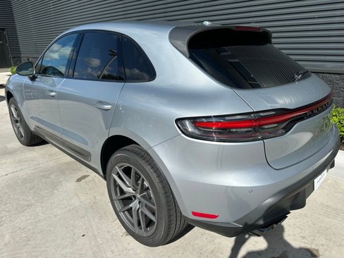 Used 2025 Porsche Macan image 3
