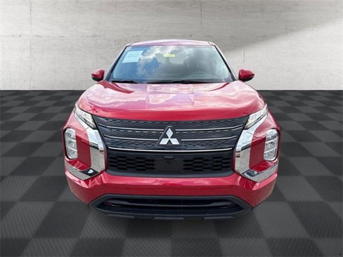 Used 2022 Mitsubishi Outlander ES image 2