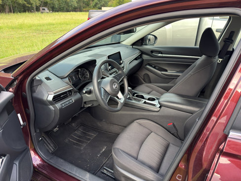 Used 2023 Nissan Altima 2.5 SV image 2