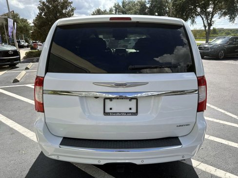Used 2015 Chrysler Town & Country Limited w/ Trailer Tow Group image 3