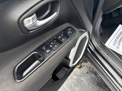 Used 2018 Jeep Renegade Sport w/ Power & Air Group image 25