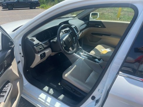 Used 2017 Honda Accord Touring image 12