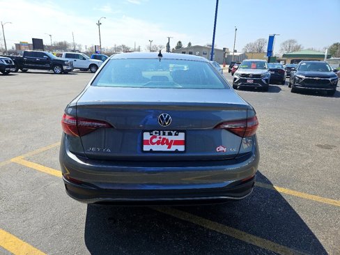 Used 2024 Volkswagen Jetta SE image 4
