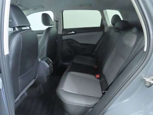 Certified 2022 Volkswagen Taos SE image 22