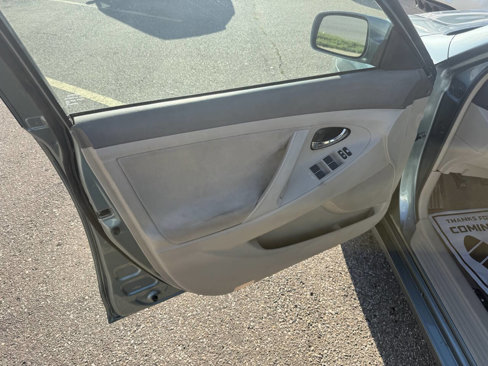 Used 2010 Toyota Camry LE image 12
